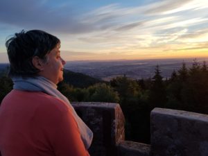 Valérie qui découvre le levé de soleil